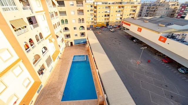 2 quarto Penthouse para venda em Centro, Torrevieja com piscina - 129 999 € (Ref: 10030677)