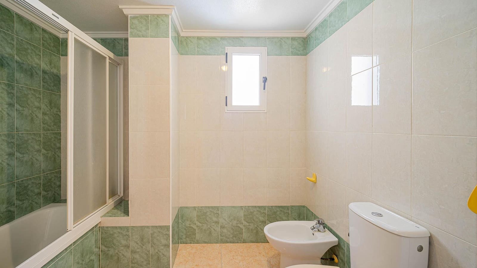 2 quarto Penthouse para venda em Torrevieja com piscina - 129 999 € (Ref: 10030677)