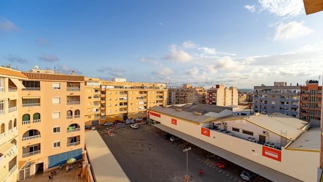2 quarto Penthouse para venda em Centro, Torrevieja com piscina - 129 999 € (Ref: 10030677)