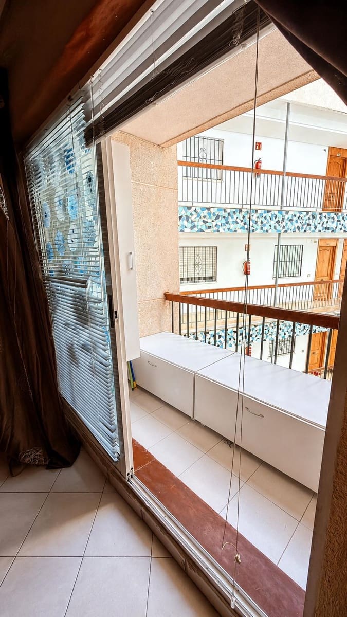 Studio till salu i Torrevieja med pool - 80 000 € (Ref: 10043145)