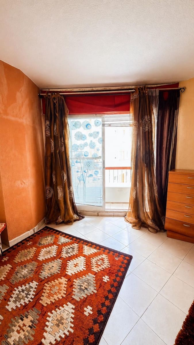 Studio till salu i Torrevieja med pool - 80 000 € (Ref: 10043145)