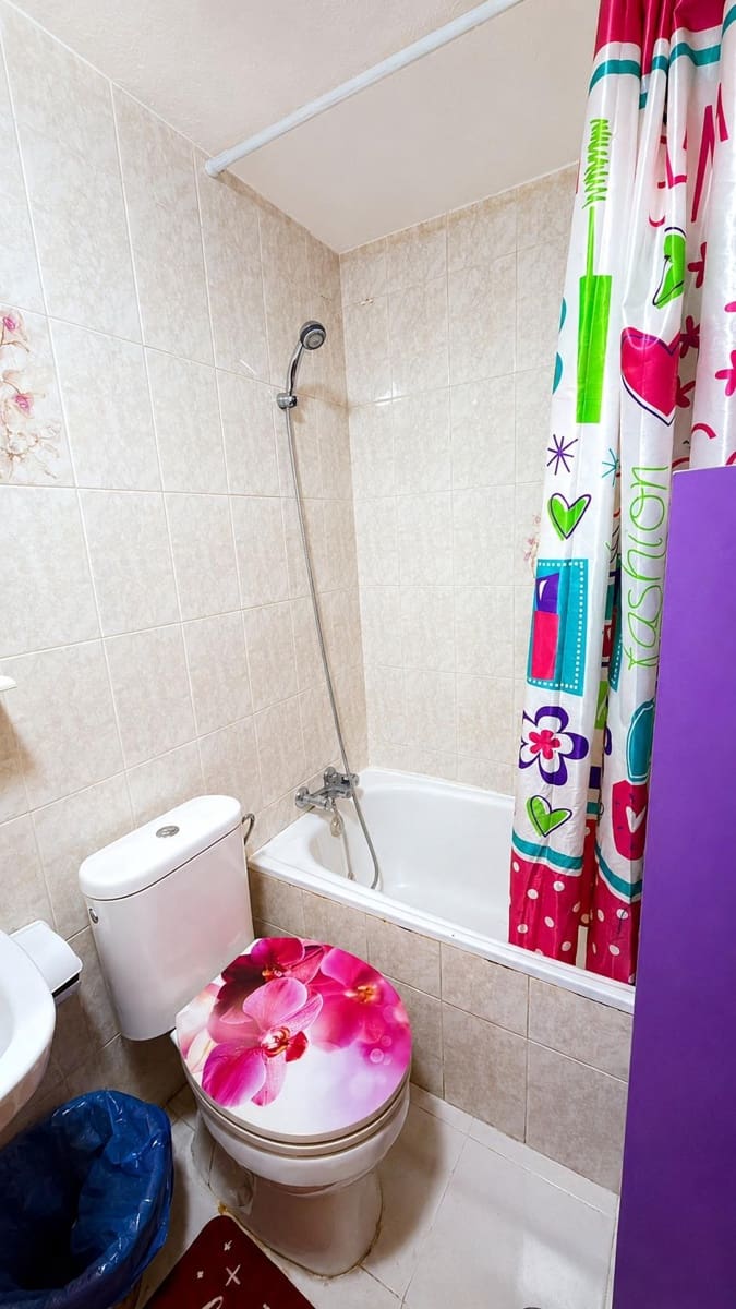Studio till salu i Torrevieja med pool - 80 000 € (Ref: 10043145)