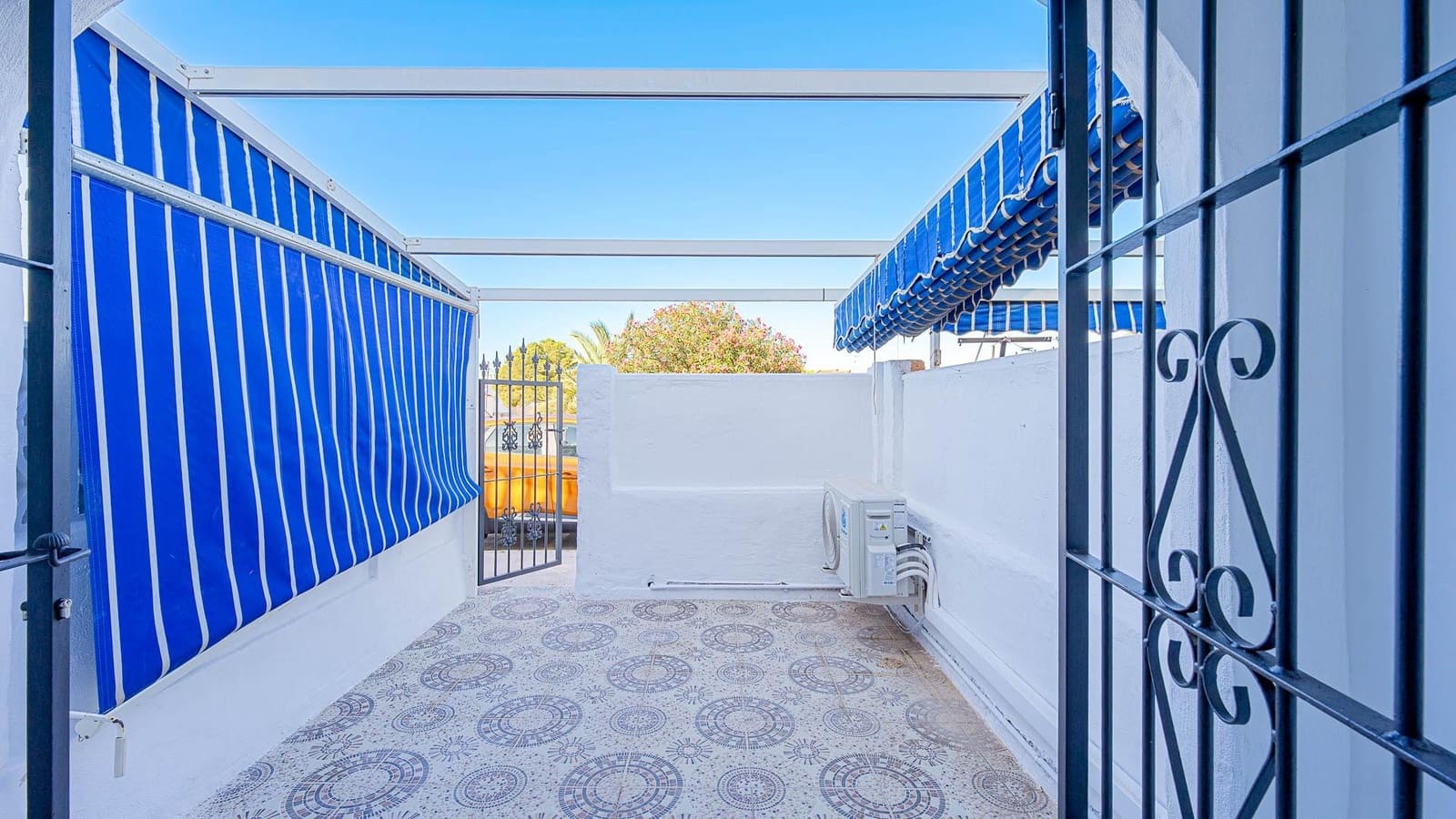 Bungalow myytävänä paikassa Torrevieja - 95 000 € (Ref: 10067833)