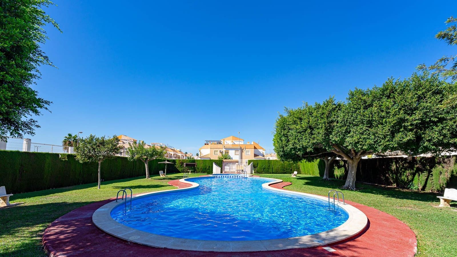 2 soveværelse Bungalow til salg i El Limonar med swimmingpool - € 139.999 (Ref: 10078207)