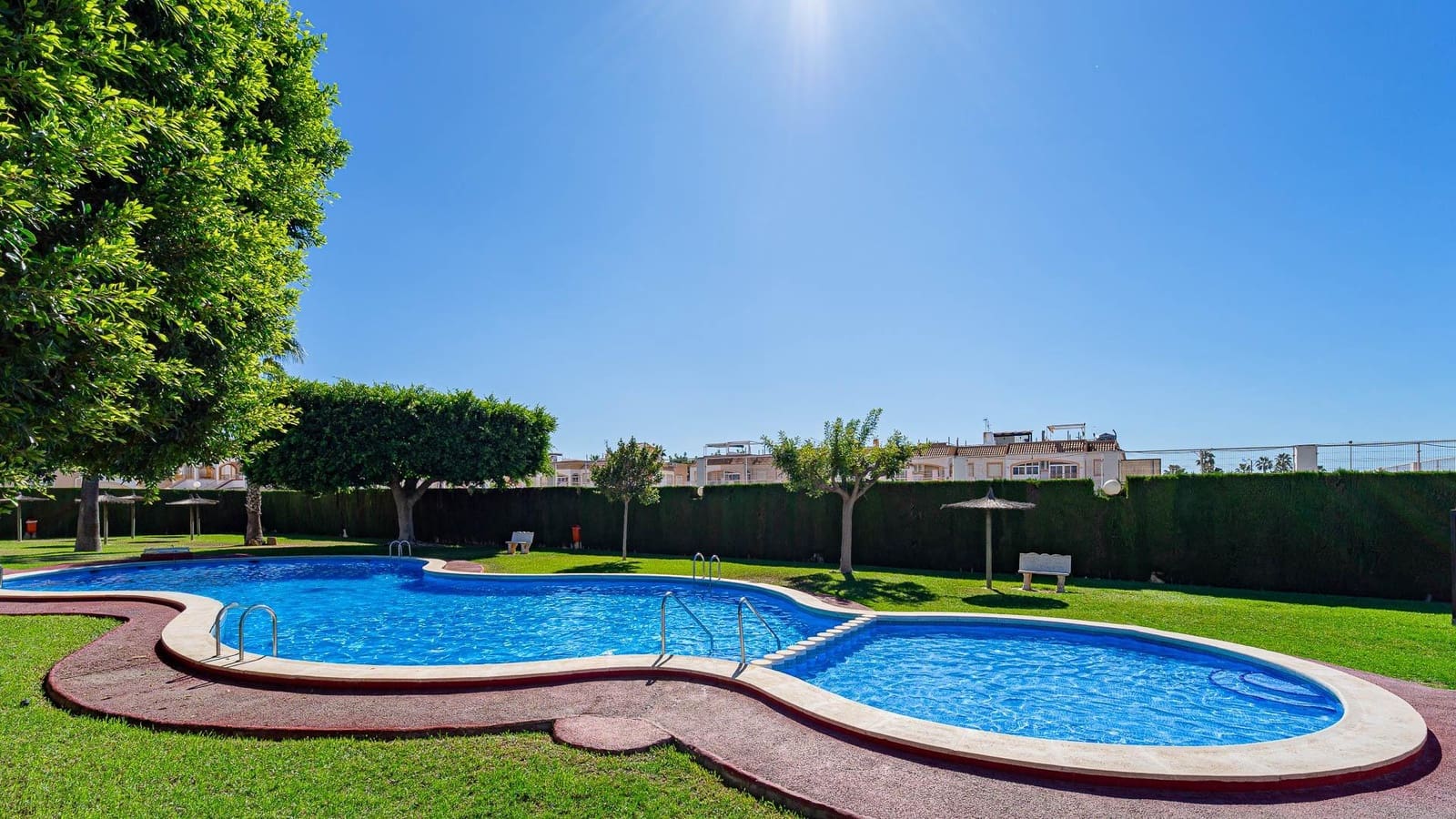 2 soveværelse Bungalow til salg i El Limonar med swimmingpool - € 139.999 (Ref: 10078207)