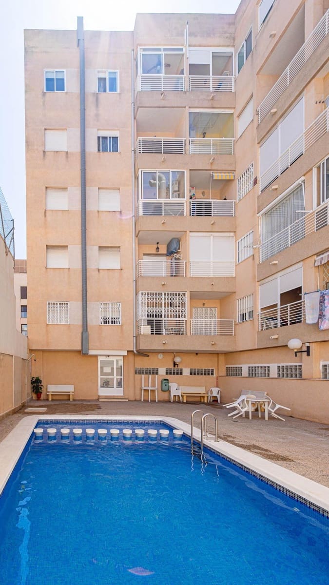 1 makuuhuone Kattohuoneisto myytävänä paikassa Torrevieja mukana uima-altaan - 115 000 € (Ref: 10078208)