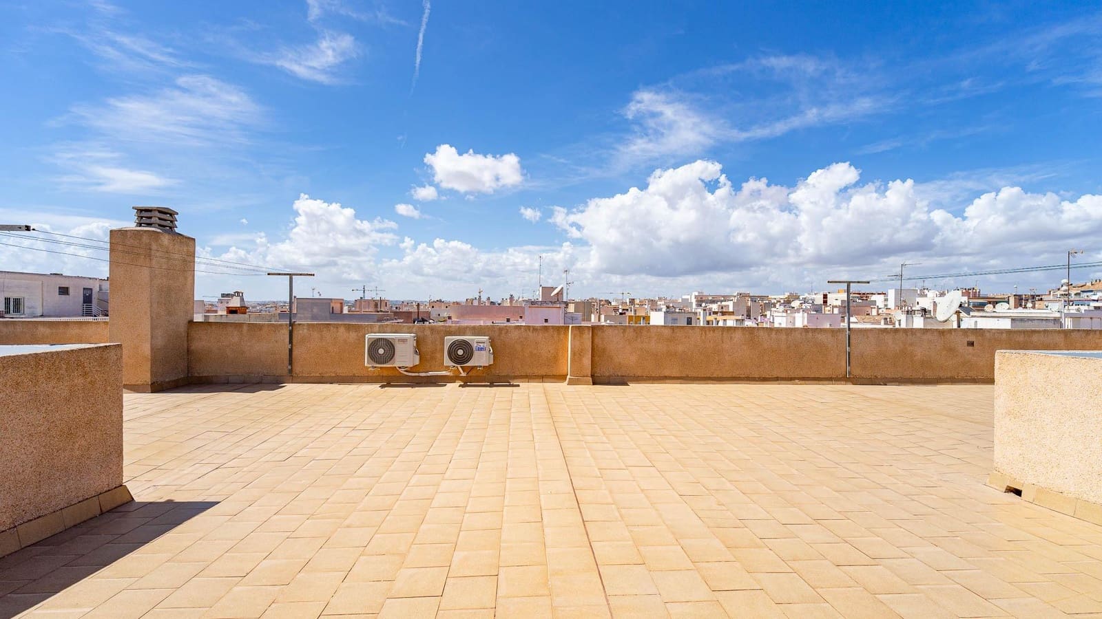 1 makuuhuone Kattohuoneisto myytävänä paikassa Torrevieja mukana uima-altaan - 115 000 € (Ref: 10078208)