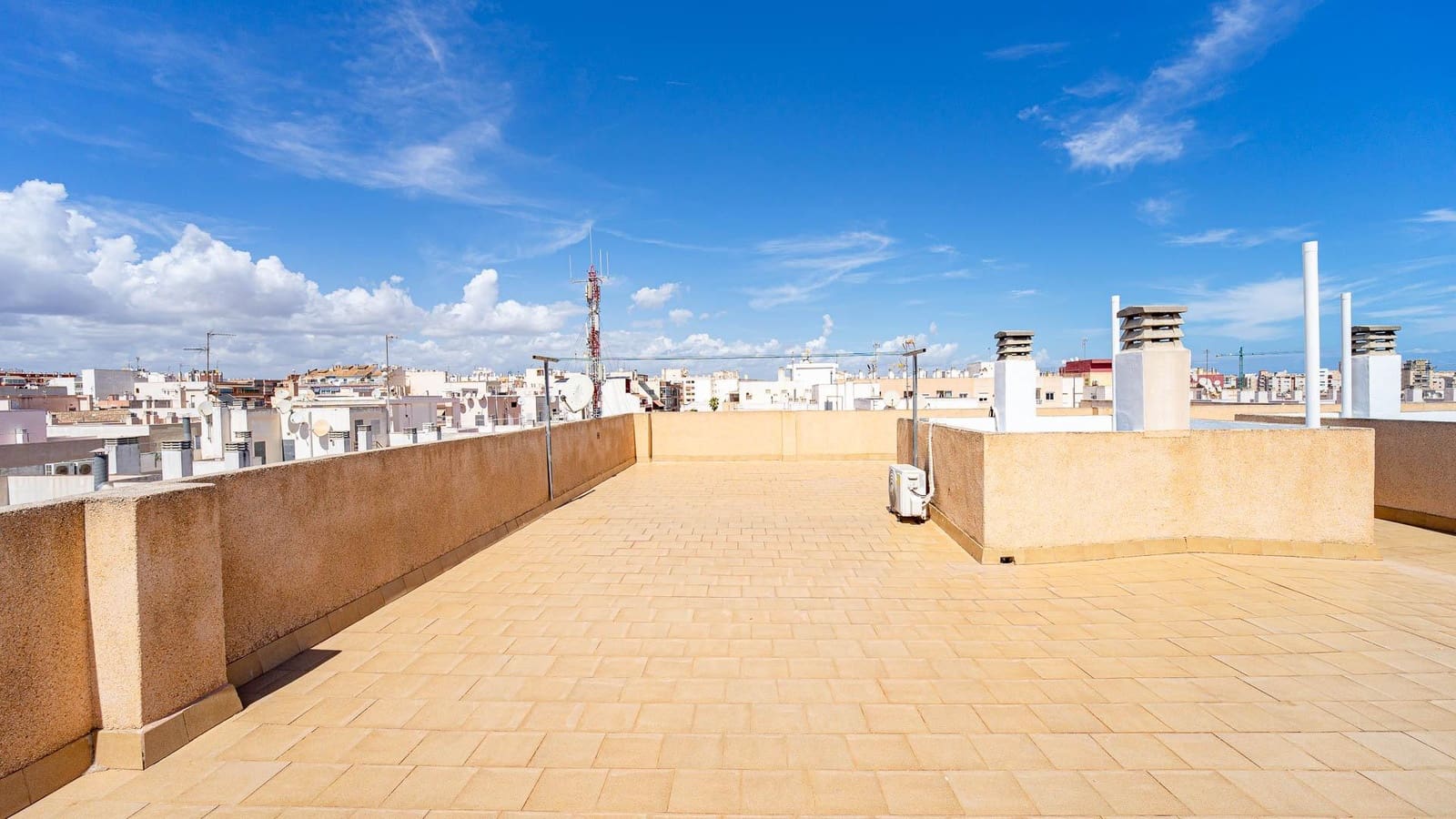 1 makuuhuone Kattohuoneisto myytävänä paikassa Torrevieja mukana uima-altaan - 115 000 € (Ref: 10078208)