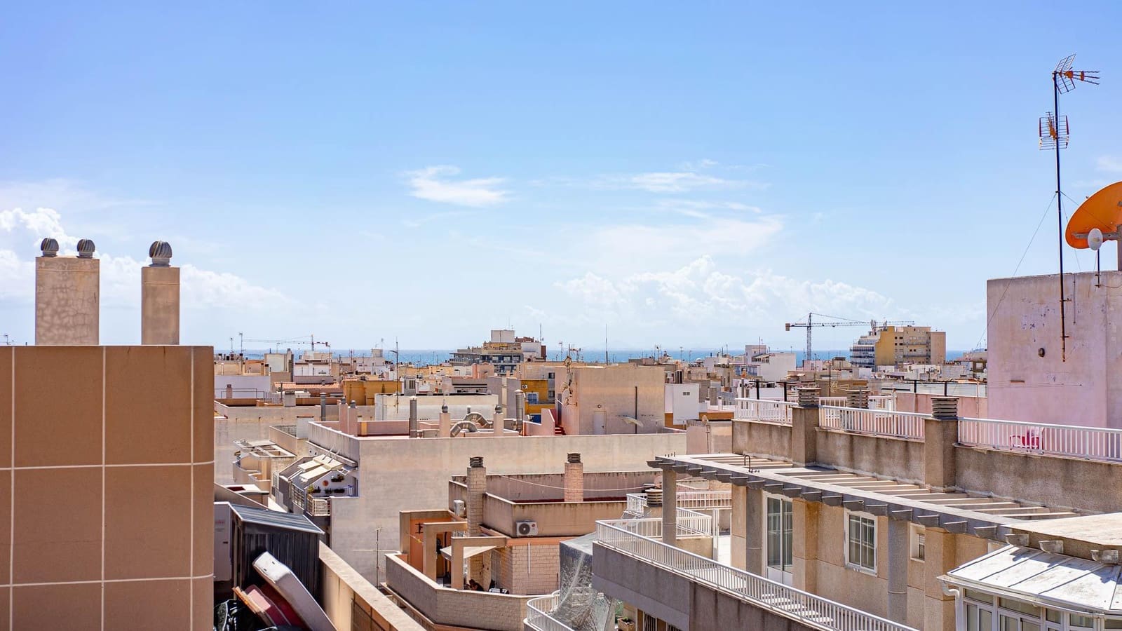 1 makuuhuone Kattohuoneisto myytävänä paikassa Torrevieja mukana uima-altaan - 115 000 € (Ref: 10078208)