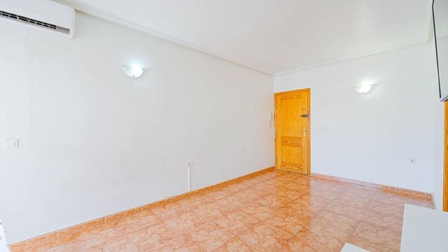 1 makuuhuone Kattohuoneisto myytävänä paikassa Centro, Torrevieja - 115 000 € (Ref: 10078208)