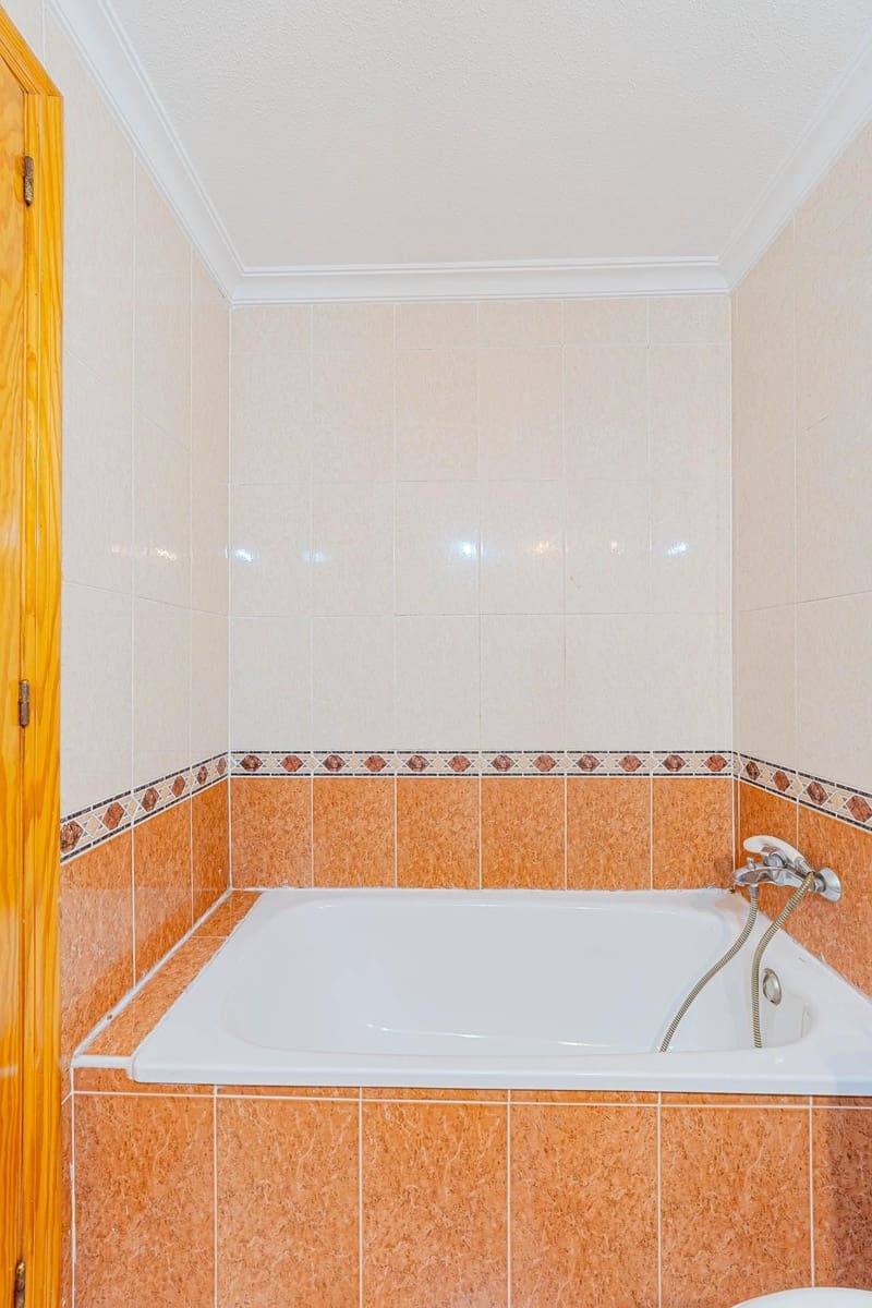 2 soverom Leilighet til salgs i Torrevieja - € 114 999 (Ref: 10129346)