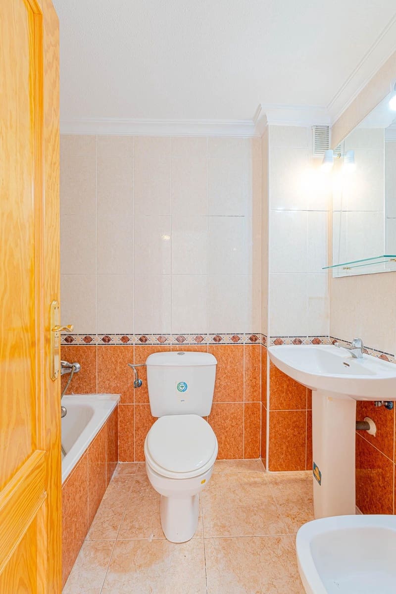 2 soverom Leilighet til salgs i Torrevieja - € 114 999 (Ref: 10129346)