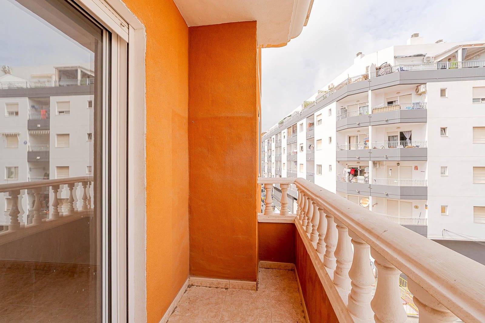 2 soverom Leilighet til salgs i Torrevieja - € 114 999 (Ref: 10129346)