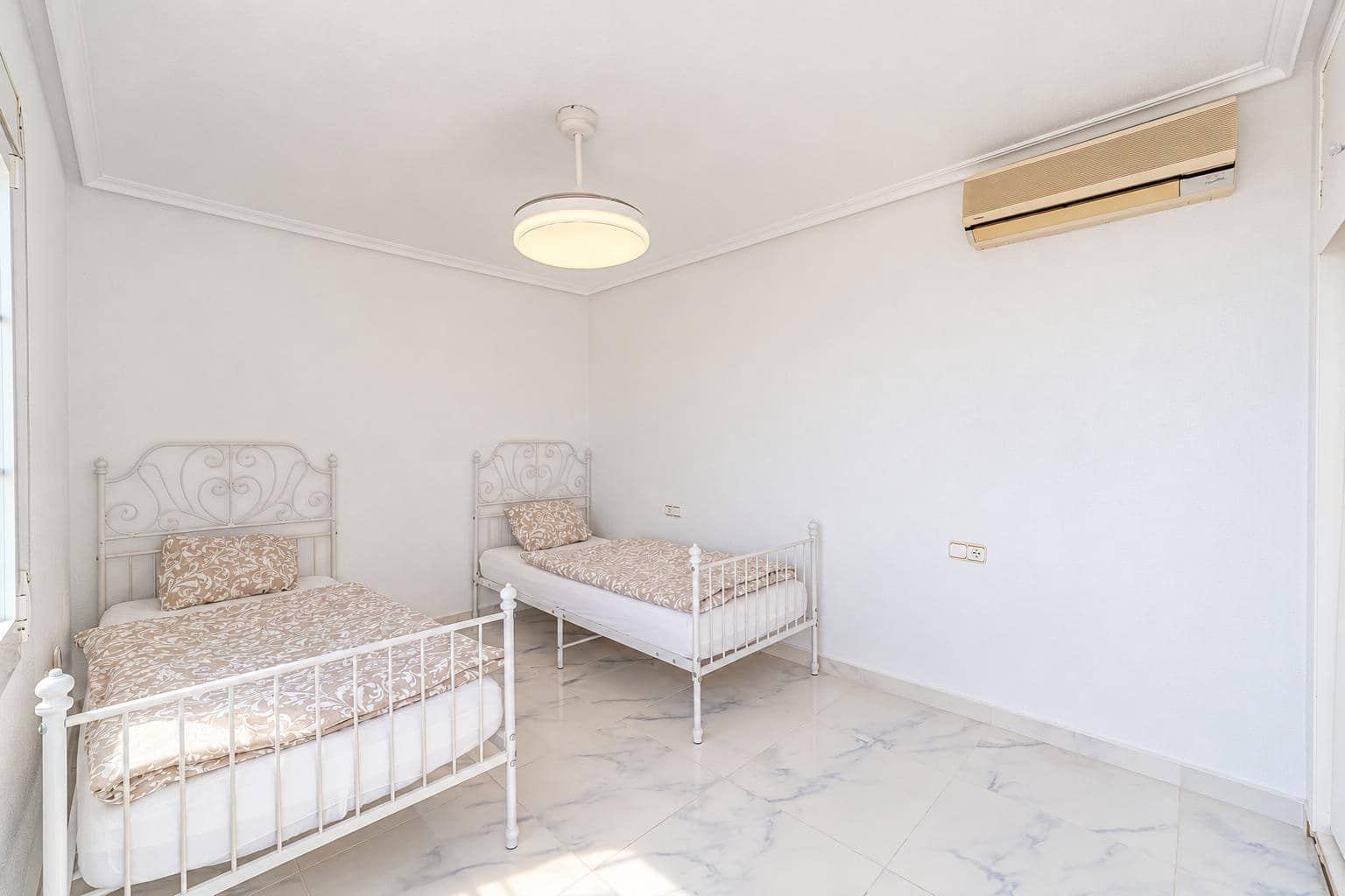 3 slaapkamer Villa te koop in Pilar de la Horadada met zwembad garage - € 299.999 (Ref: 10131768)
