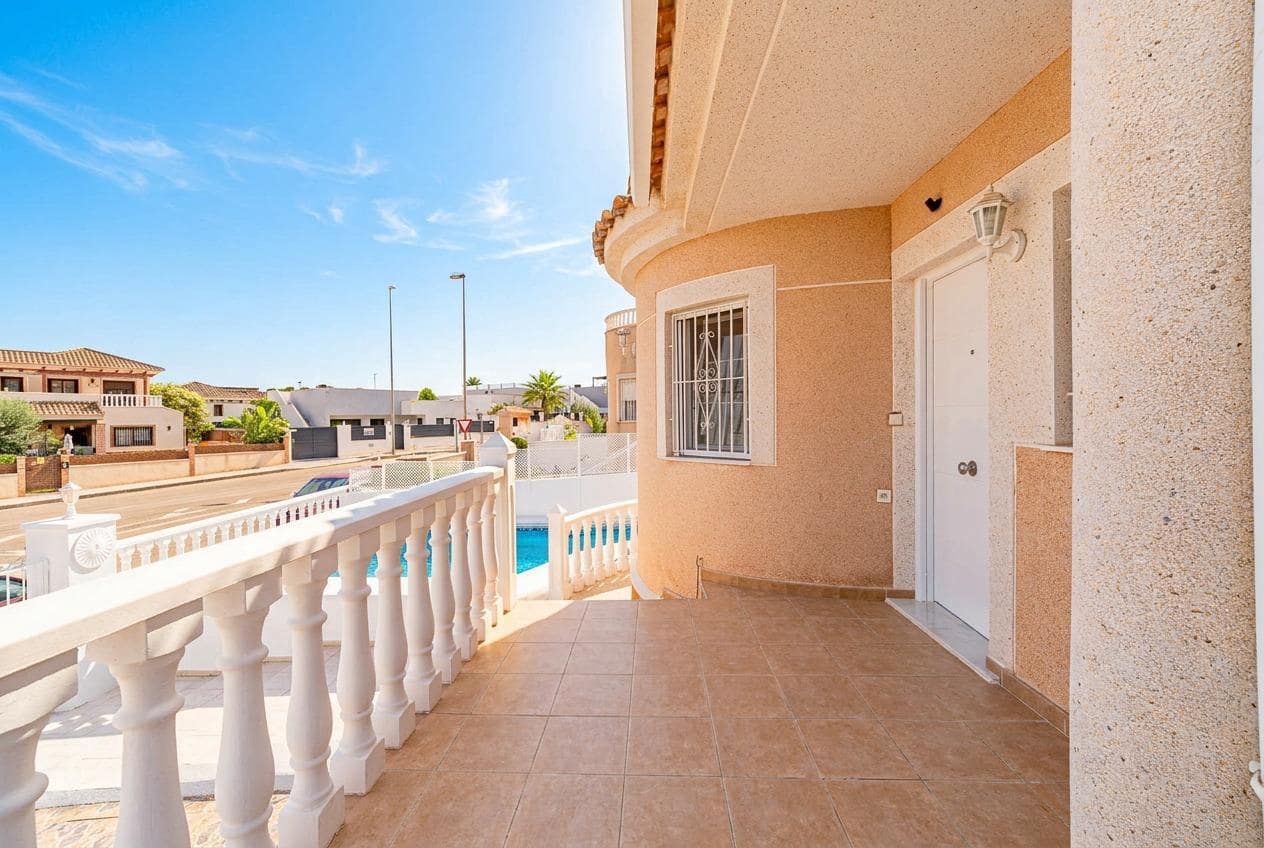 3 slaapkamer Villa te koop in Pilar de la Horadada met zwembad garage - € 299.999 (Ref: 10131768)