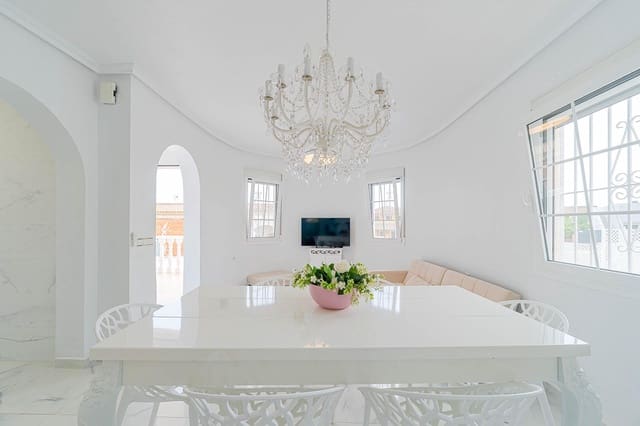 3 slaapkamer Villa te koop in Mil Palmeras, Pilar de la Horadada met zwembad garage - € 299.999 (Ref: 10131768)