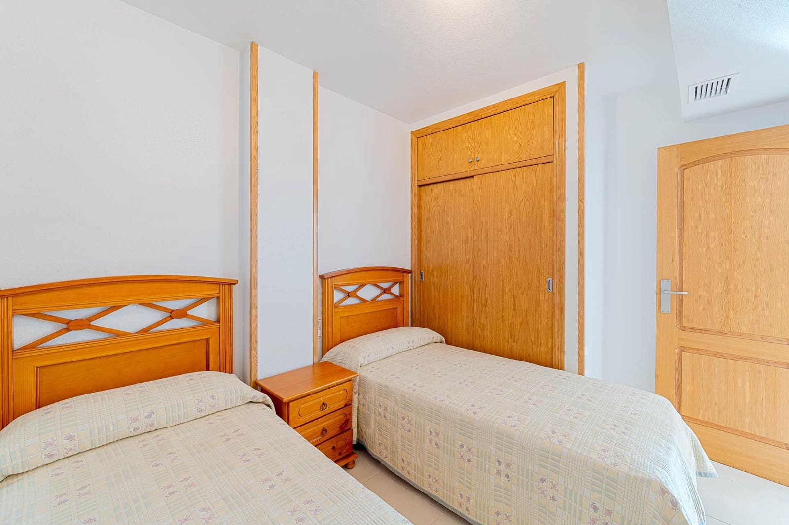 2 soveværelse Lejlighed til salg i Torrevieja med swimmingpool garage - € 239.000 (Ref: 10168585)