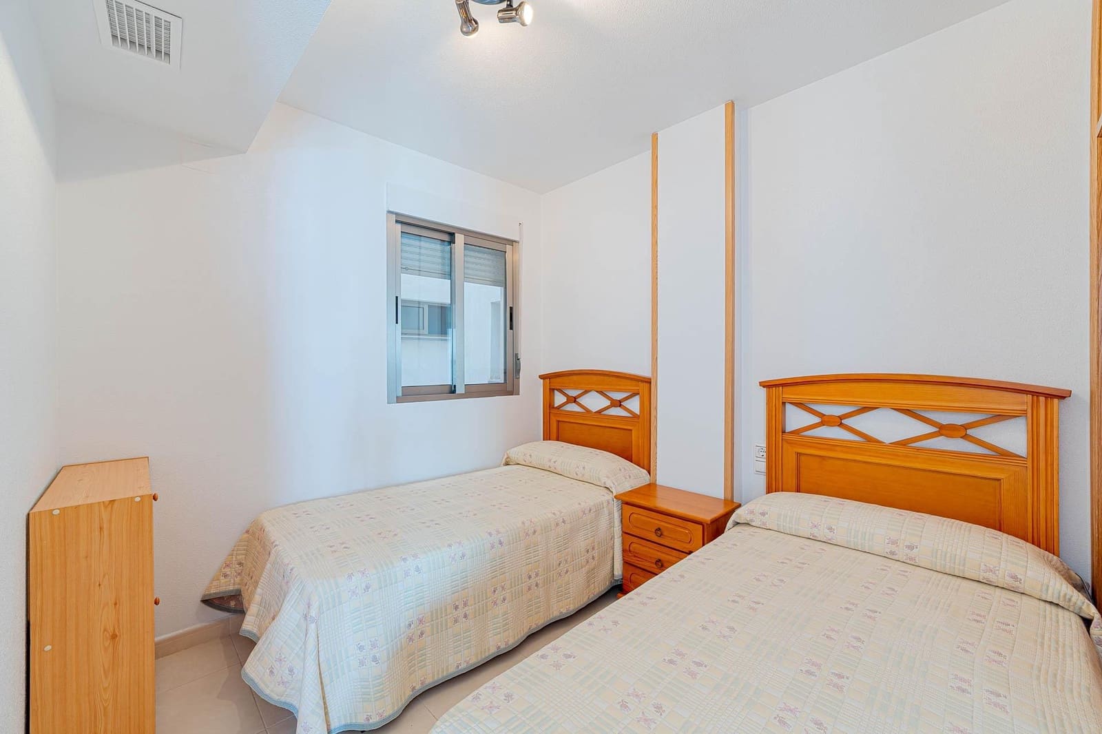 2 soverom Leilighet til salgs i Torrevieja med svømmebasseng garasje - € 267 000 (Ref: 10168586)