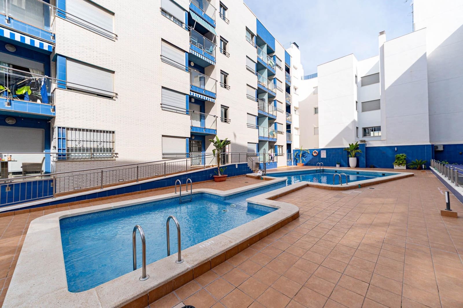 2 soverom Leilighet til salgs i Torrevieja med svømmebasseng garasje - € 267 000 (Ref: 10168586)