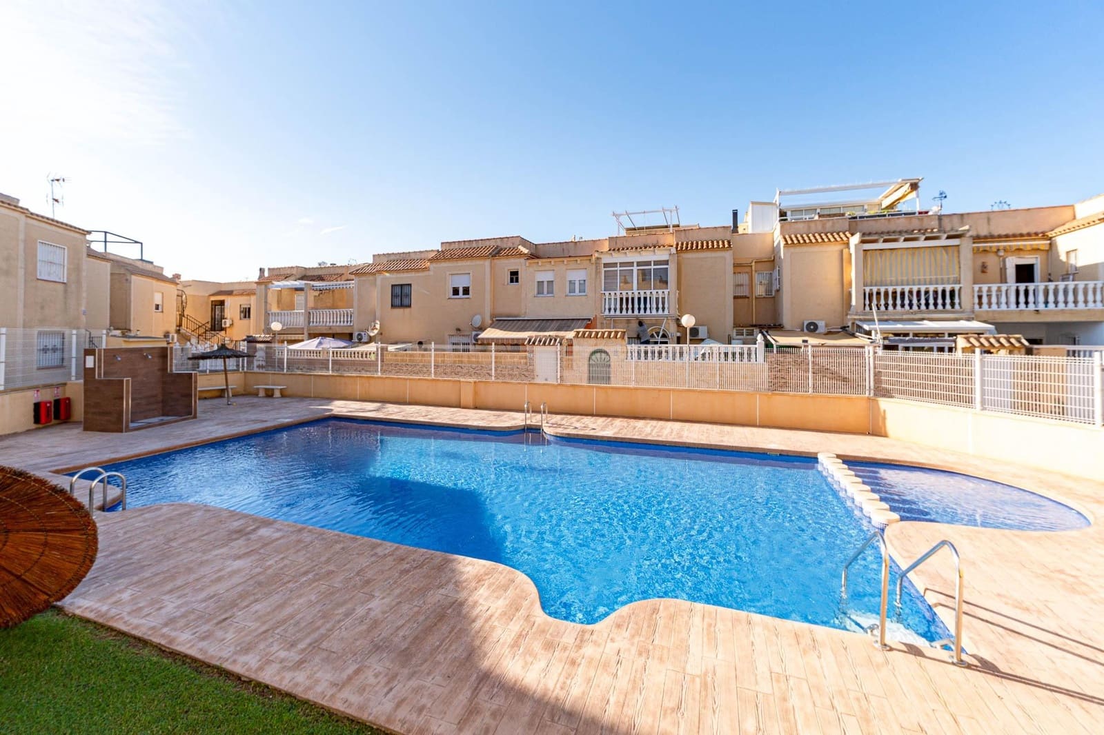 2 bedroom Bungalow for sale in Torrevieja with pool garage - € 137,999 (Ref: 10173832)