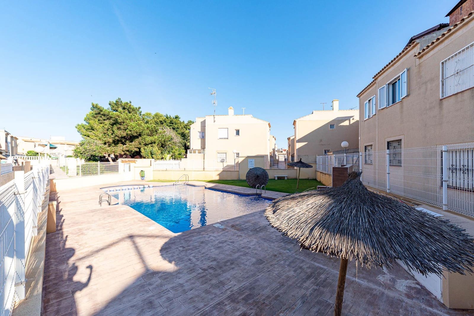 2 bedroom Bungalow for sale in Torrevieja with pool garage - € 137,999 (Ref: 10173832)
