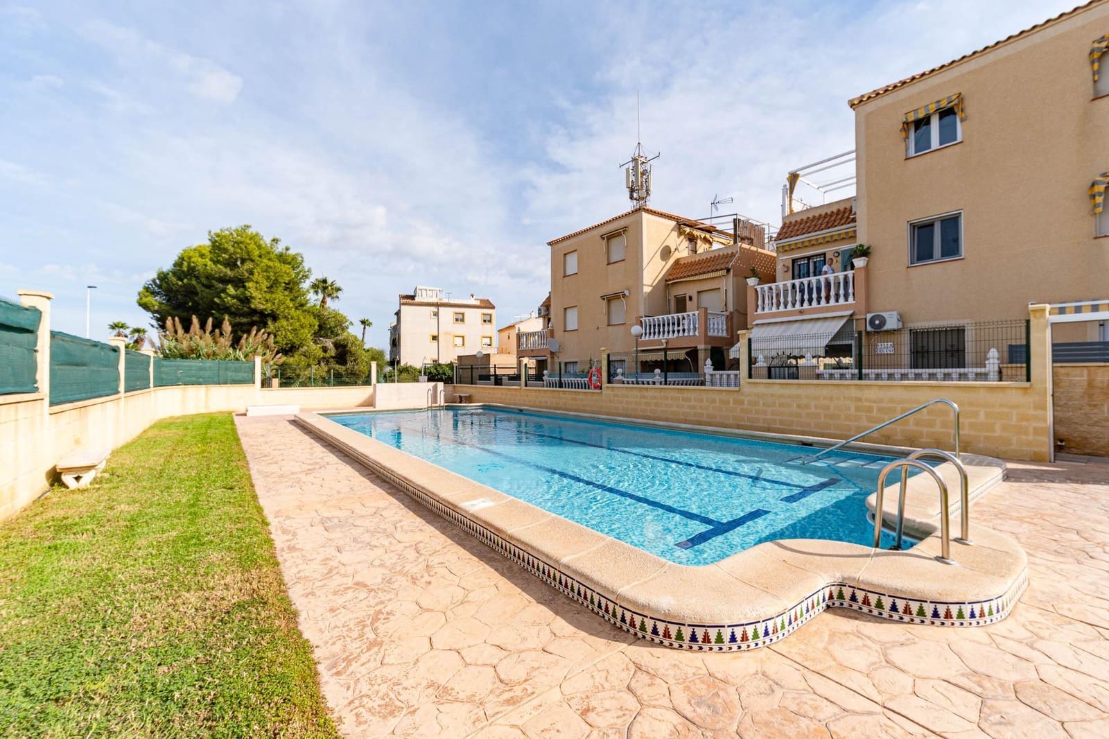 2 soverom Bungalow til salgs i Torrevieja med svømmebasseng - € 149 999 (Ref: 10180751)