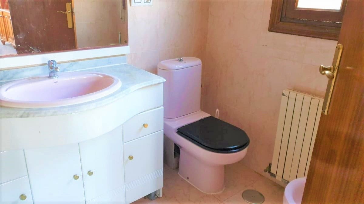 6 bedroom Villa for sale in Filipinas with pool garage - € 425,000 (Ref: 5820319)