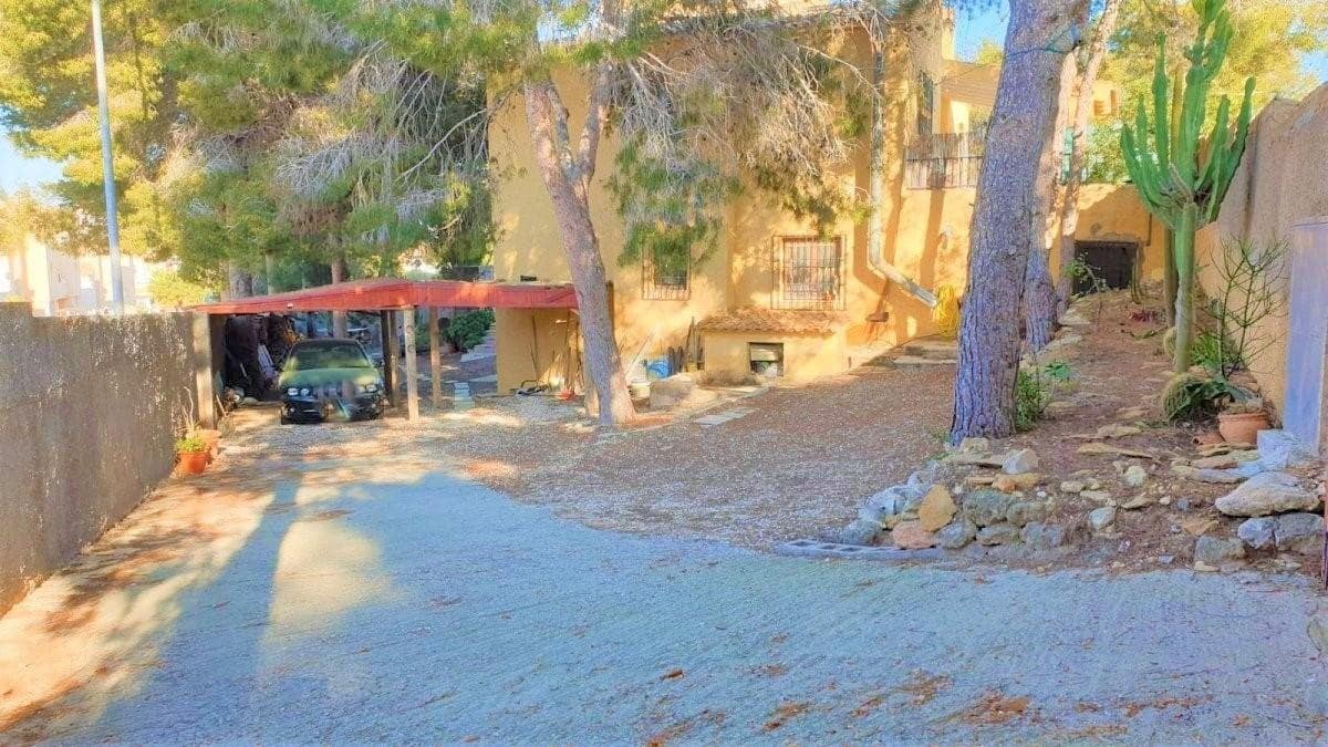 6 bedroom Villa for sale in Filipinas with pool garage - € 425,000 (Ref: 5820319)