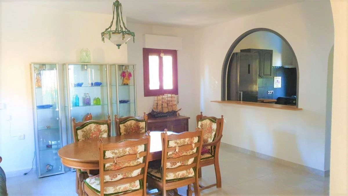 6 bedroom Villa for sale in Filipinas with pool garage - € 425,000 (Ref: 5820319)