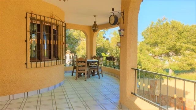 6 bedroom Villa for sale in Las Filipinas with pool garage - € 425,000 (Ref: 5820319)