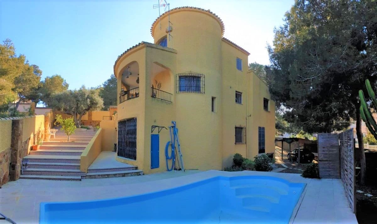 6 bedroom Villa for sale in Filipinas with pool garage - € 425,000 (Ref: 5820319)