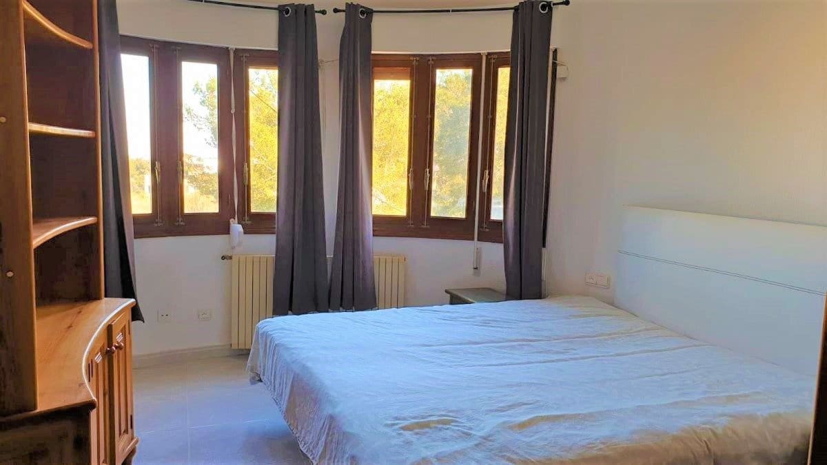 6 bedroom Villa for sale in Filipinas with pool garage - € 425,000 (Ref: 5820319)