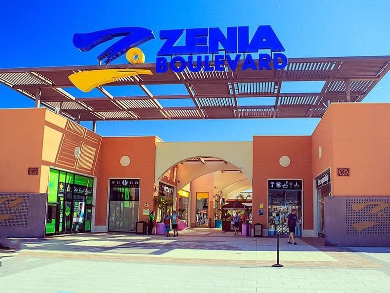 6 bedroom Villa for sale in Filipinas with pool garage - € 425,000 (Ref: 5820319)