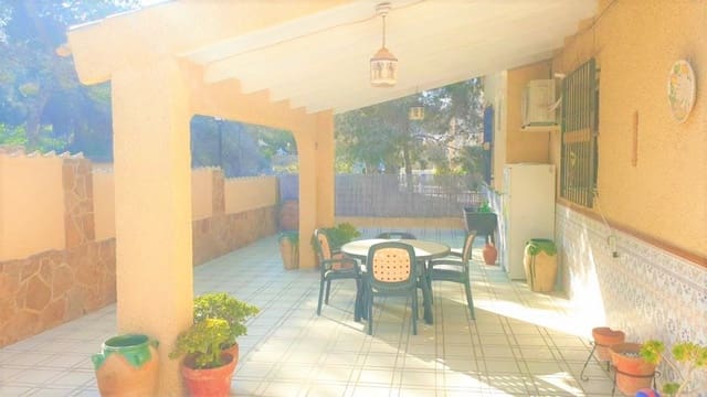 6 bedroom Villa for sale in Las Filipinas with pool garage - € 425,000 (Ref: 5820319)
