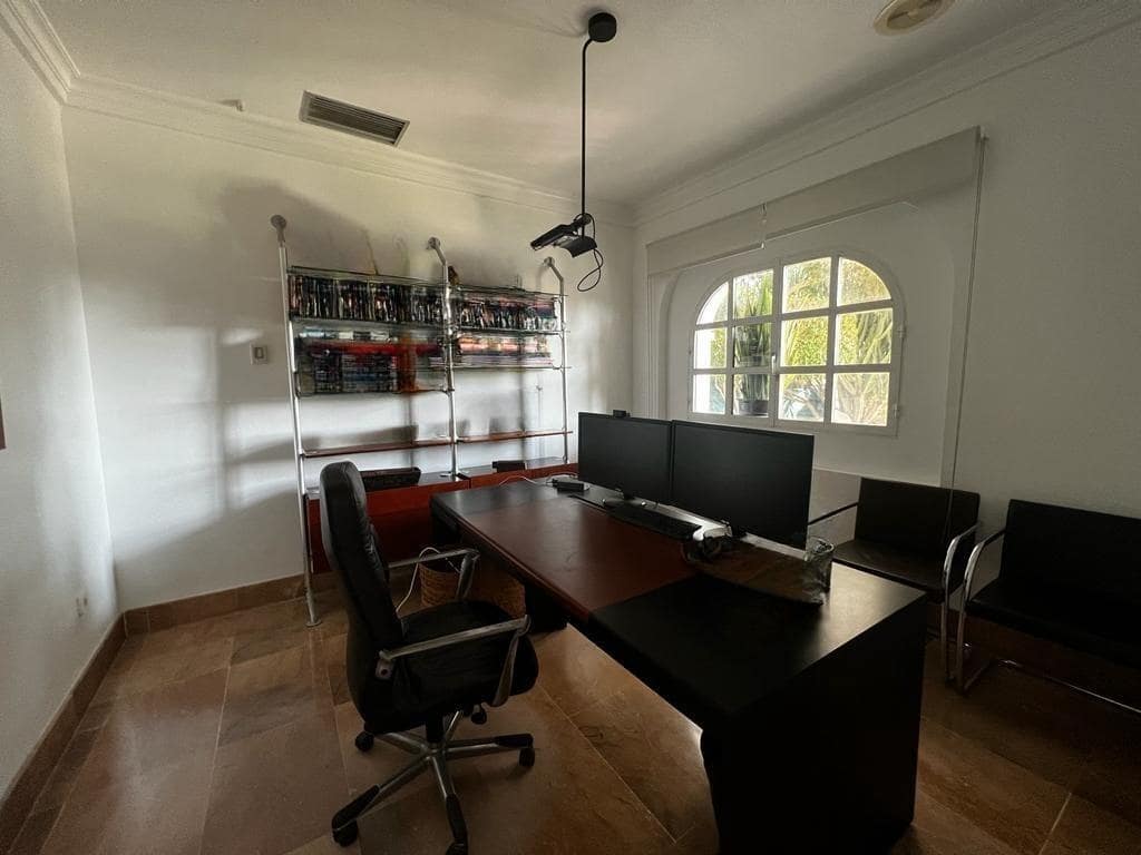 4 chambre Villa/Maison à vendre à Torrevieja avec piscine garage - 890 000 € (Ref: 7539902)