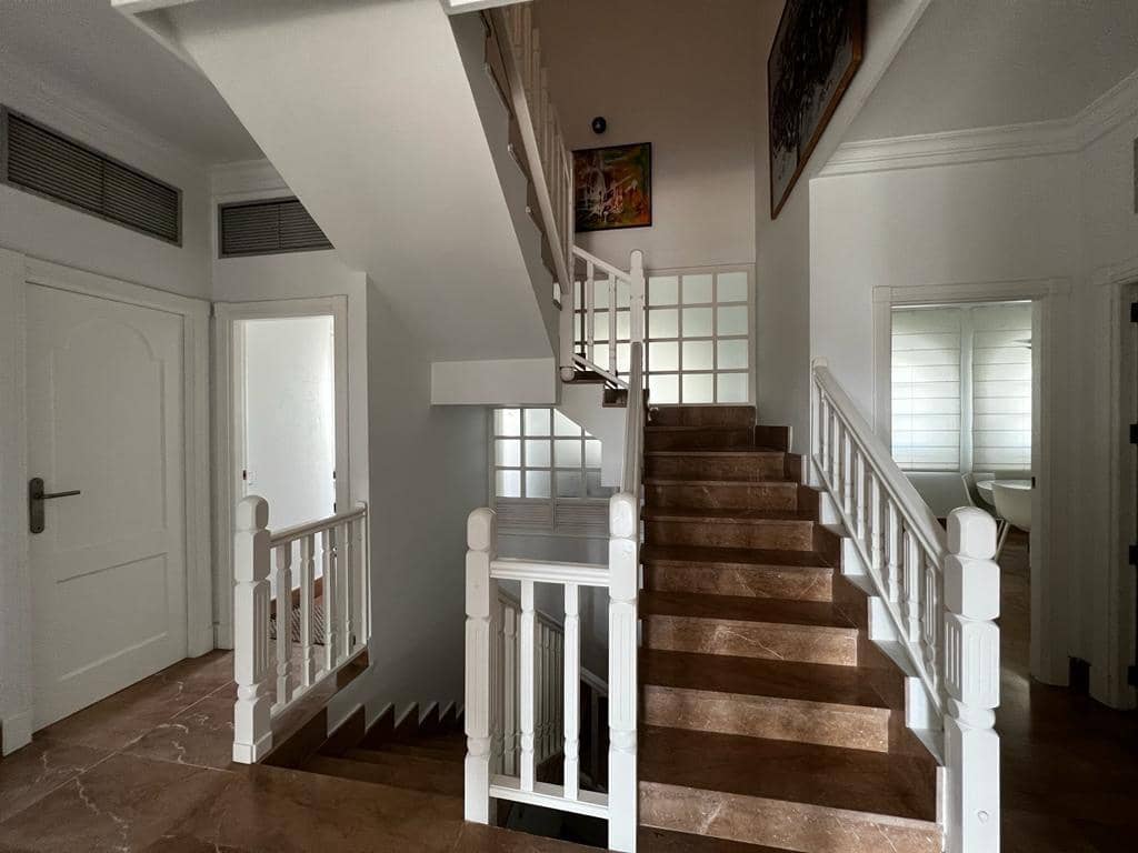 4 chambre Villa/Maison à vendre à Torrevieja avec piscine garage - 890 000 € (Ref: 7539902)