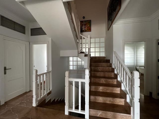 4 chambre Villa/Maison à vendre à El Chaparral - La Siesta - La Torreta, Torrevieja avec piscine garage - 890 000 € (Ref: 7539902)