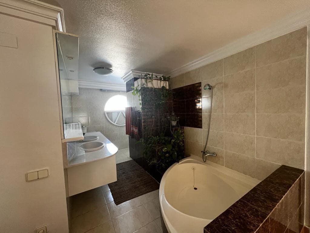 4 chambre Villa/Maison à vendre à Torrevieja avec piscine garage - 890 000 € (Ref: 7539902)