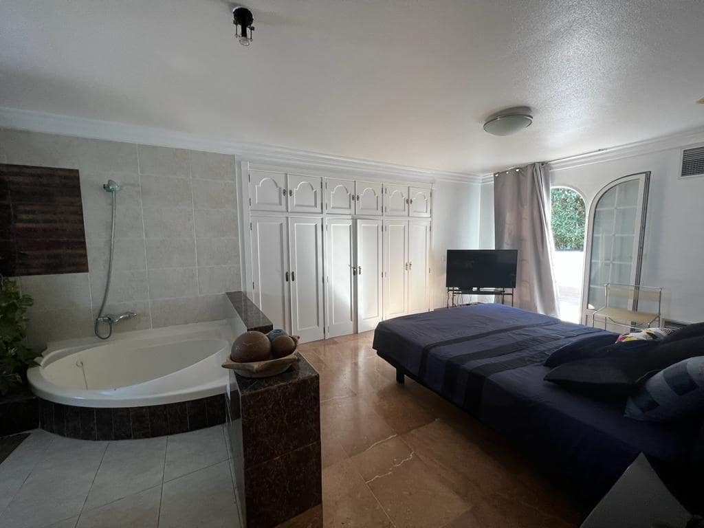 4 chambre Villa/Maison à vendre à Torrevieja avec piscine garage - 890 000 € (Ref: 7539902)