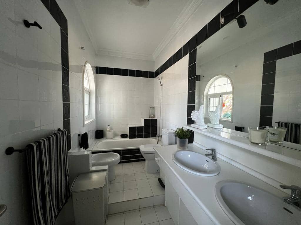 4 chambre Villa/Maison à vendre à Torrevieja avec piscine garage - 890 000 € (Ref: 7539902)