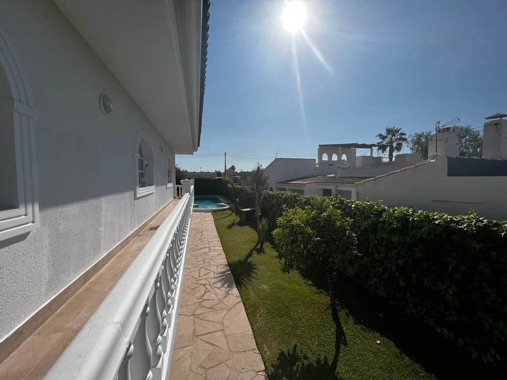 4 chambre Villa/Maison à vendre à Torrevieja avec piscine garage - 890 000 € (Ref: 7539902)