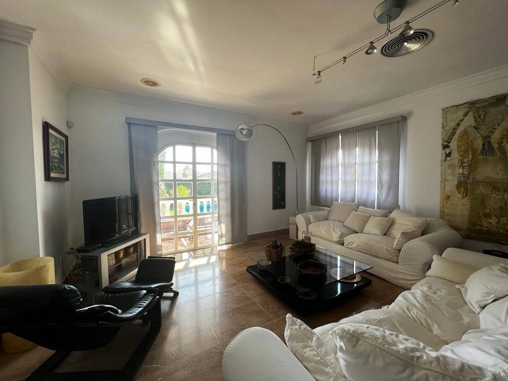 4 chambre Villa/Maison à vendre à Torrevieja avec piscine garage - 890 000 € (Ref: 7539902)