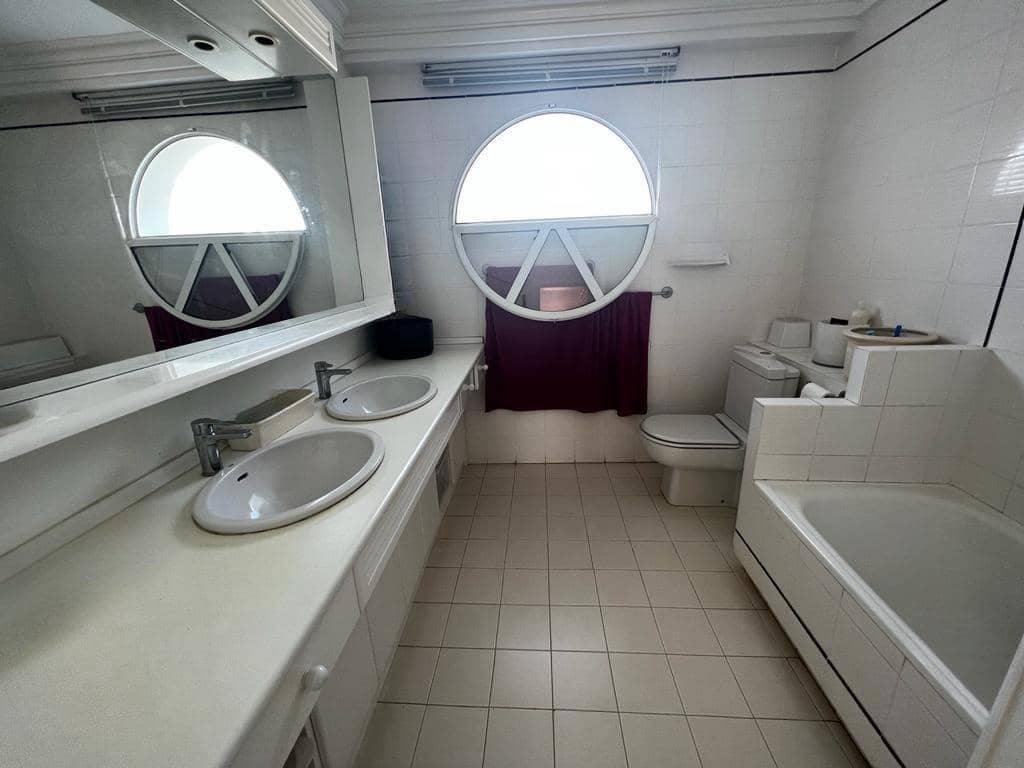 4 chambre Villa/Maison à vendre à Torrevieja avec piscine garage - 890 000 € (Ref: 7539902)