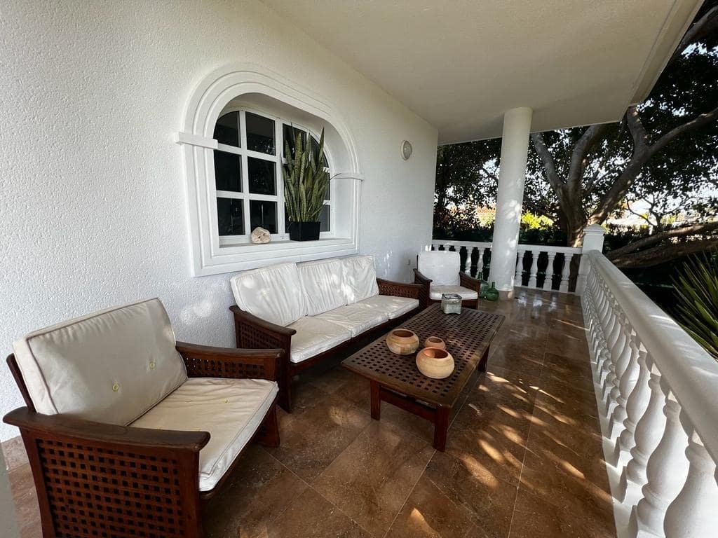 4 chambre Villa/Maison à vendre à Torrevieja avec piscine garage - 890 000 € (Ref: 7539902)