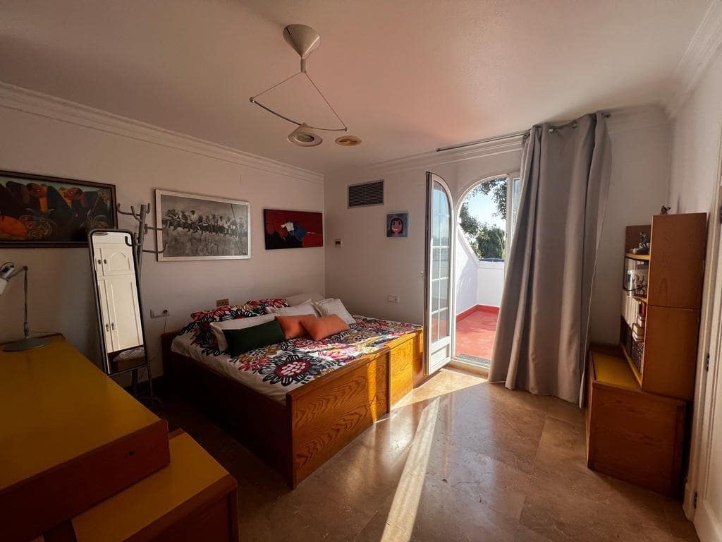 4 chambre Villa/Maison à vendre à Torrevieja avec piscine garage - 890 000 € (Ref: 7539902)