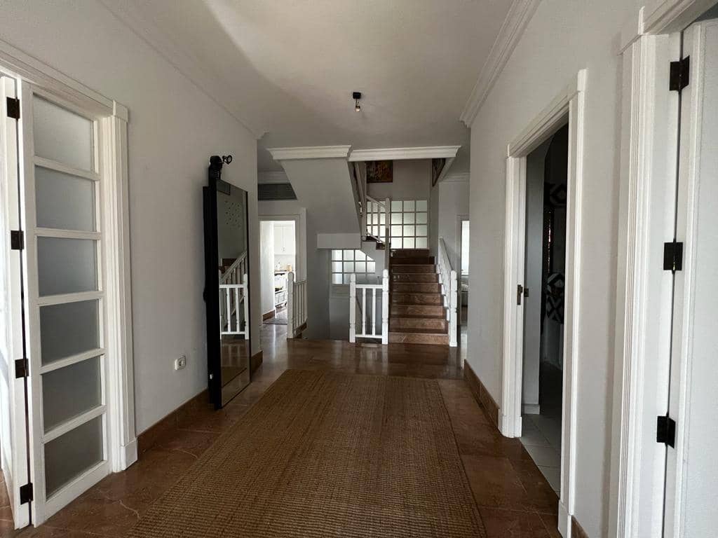 4 chambre Villa/Maison à vendre à Torrevieja avec piscine garage - 890 000 € (Ref: 7539902)