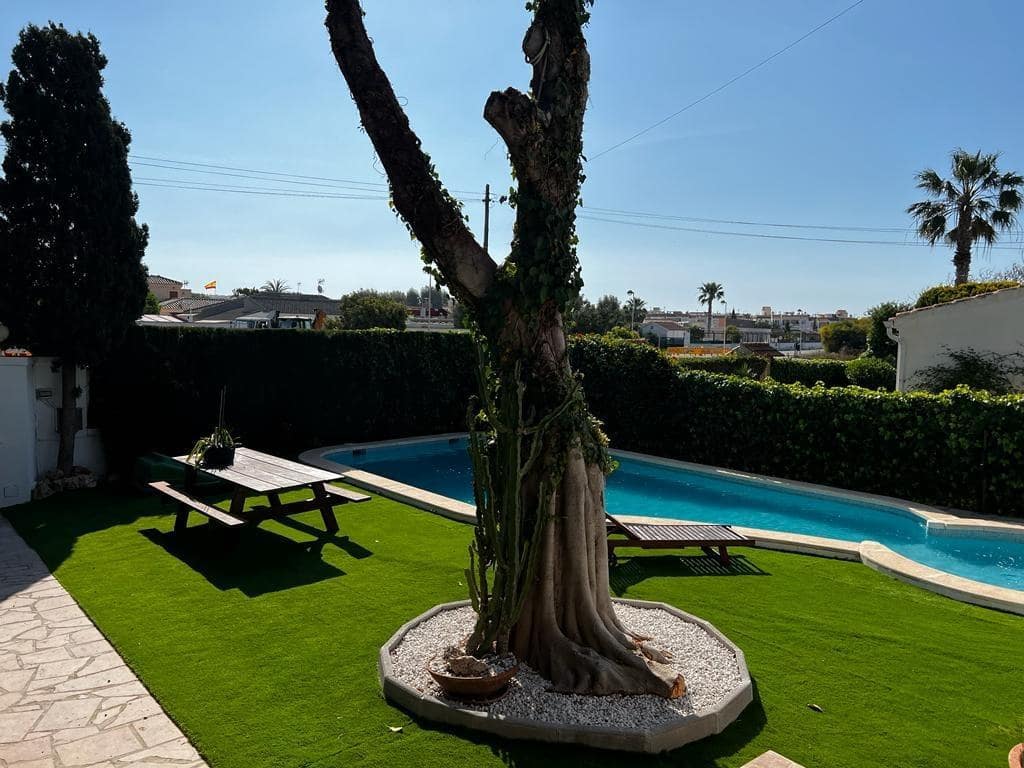 4 chambre Villa/Maison à vendre à Torrevieja avec piscine garage - 890 000 € (Ref: 7539902)