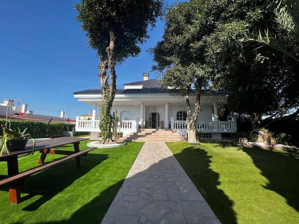 4 chambre Villa/Maison à vendre à Torrevieja avec piscine garage - 890 000 € (Ref: 7539902)