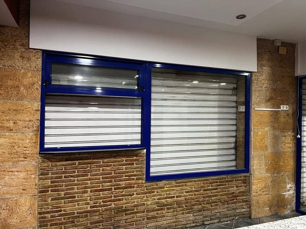 Komercyjne na sprzedaż w Torrevieja - 252 000 € (Ref: 7566386)