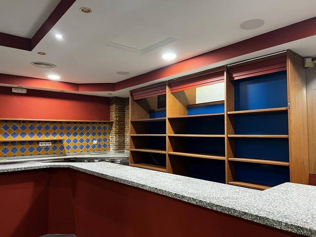 Komercyjne na sprzedaż w Torrevieja - 252 000 € (Ref: 7566386)